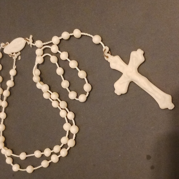 White Beaded plastic Rosary 📿 ( Blessed) hand Crafted on twine. - Picture 4 of 5